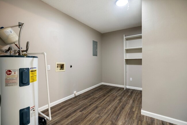Building Photo - 1105 Brentwood Dr