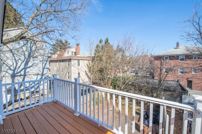 Building Photo - 17 Jersey St