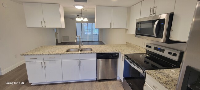Building Photo - 2150 Bancroft Pl