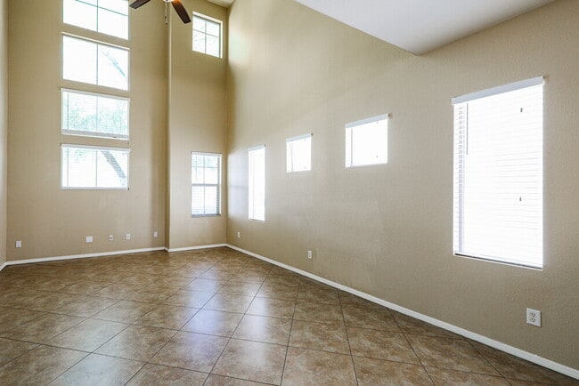 Building Photo - 120 E Calle Del Rondador