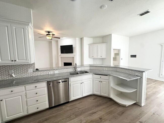 Building Photo - Gorgeous Home For Rent