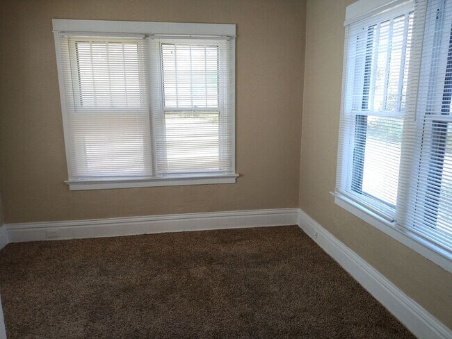 Foto del edificio - 6709 Stratford Ave
