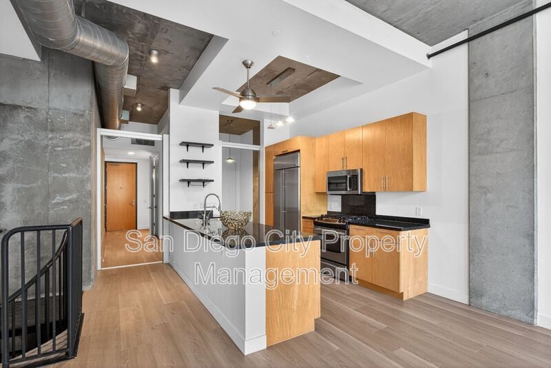 Primary Photo - 1025 Island Ave