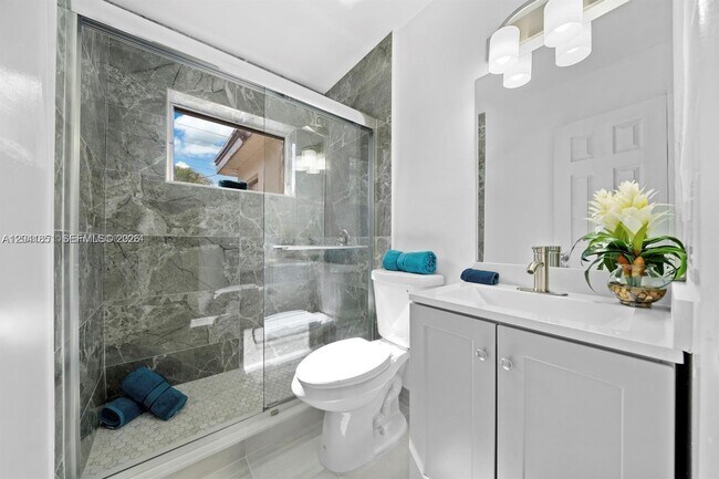 Foto del edificio - 7532 Farragut St