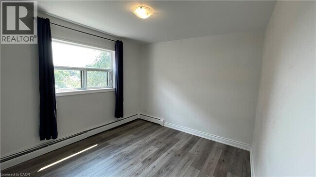 Photo du bâtiment - 700 Lawrence Rd