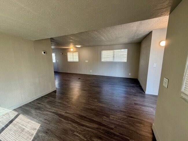 Foto del edificio - AVAILABLE NOW - 2 Bedroom/2 Bath in Pleasant Grove