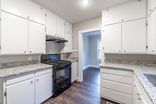 Building Photo - 714 N 39th St
