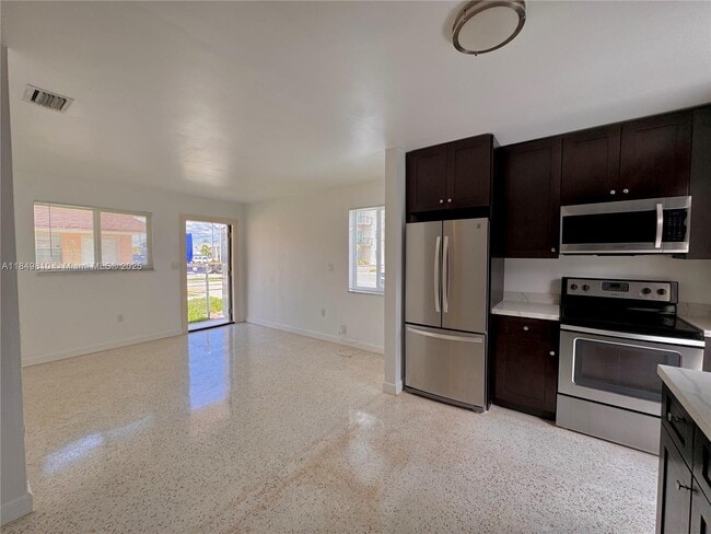 Foto del edificio - 626 W 17th St
