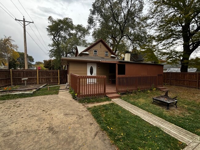 Building Photo - 829 W 5th Ave