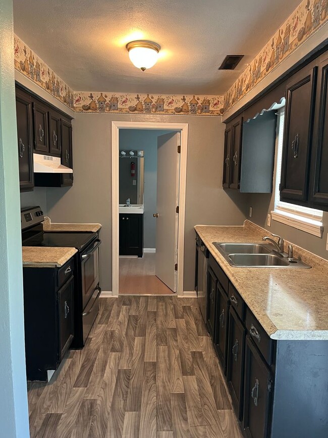 Building Photo - 455-457 Maple Grove Way
