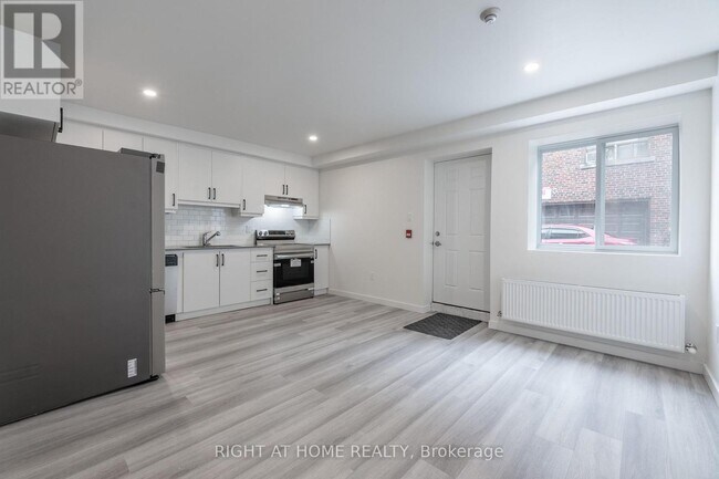 Photo du bâtiment - 1738 Wilson Ave