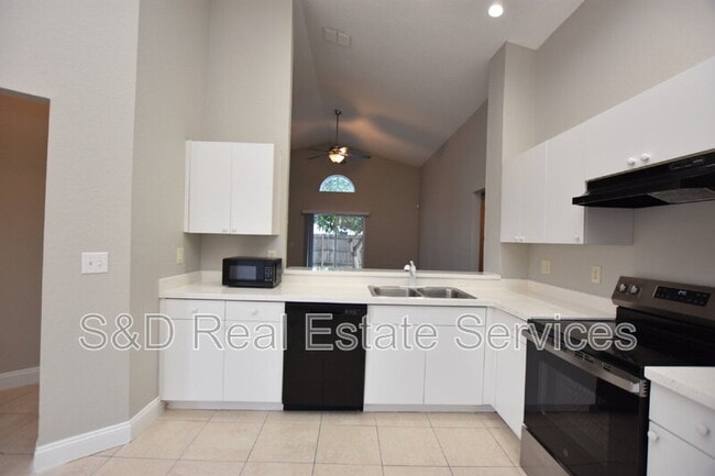 Foto del edificio - 141 Osprey Heights Dr