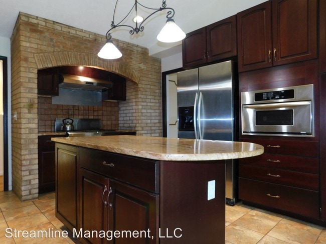 Building Photo - 4 br, 3 bath House - 10321 Bells Mill Ter