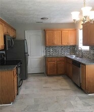 Building Photo - 910 Edenwood Dr