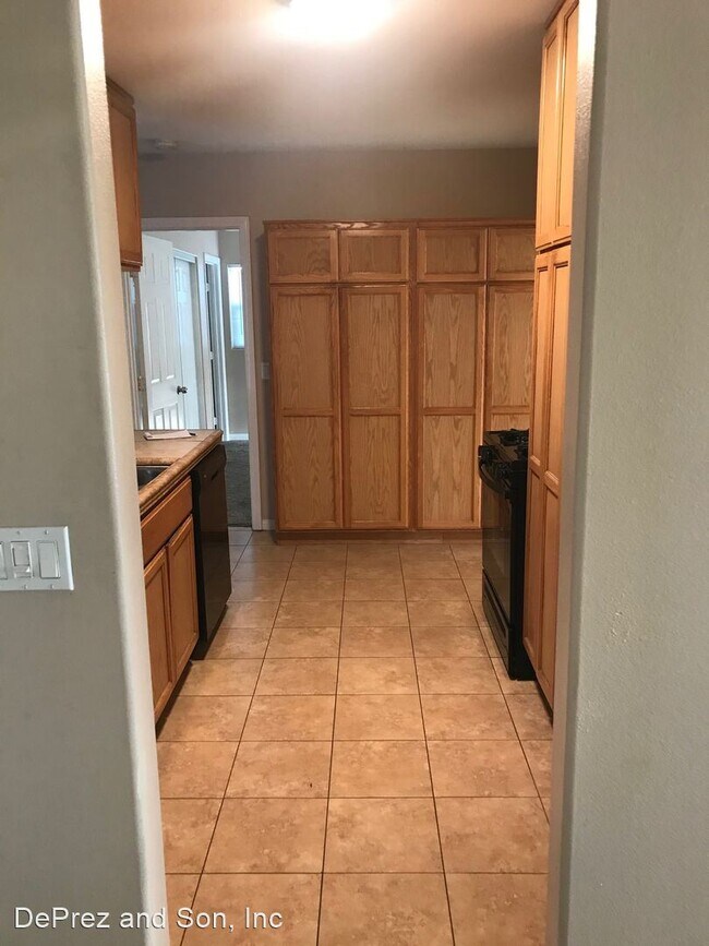 Building Photo - 3 br, 2 bath House - 2945 WENDELL WAY