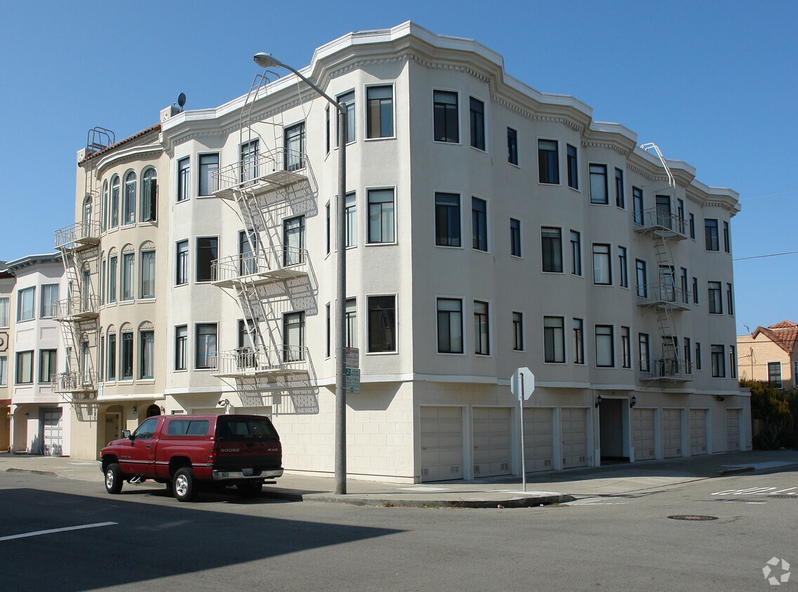 Building Photo - 101 Capra Way