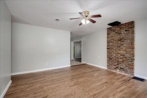Building Photo - 1404 Ridgewood Dr