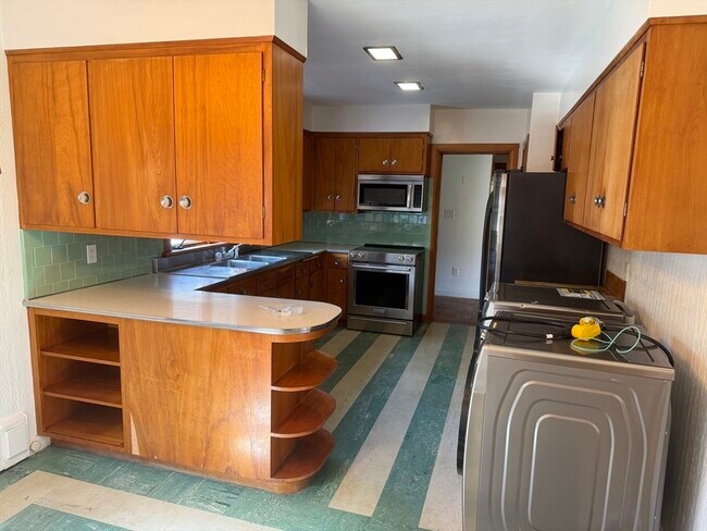 Building Photo - 439 Lowell St