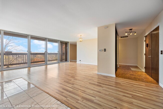 Foto del edificio - 5600 Hillcrest Ln