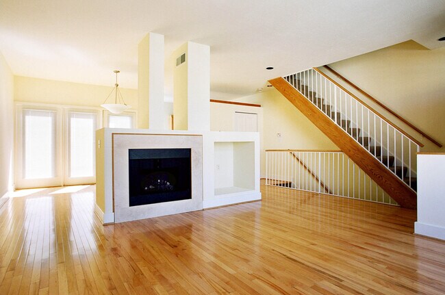 Building Photo - 247 Carron St