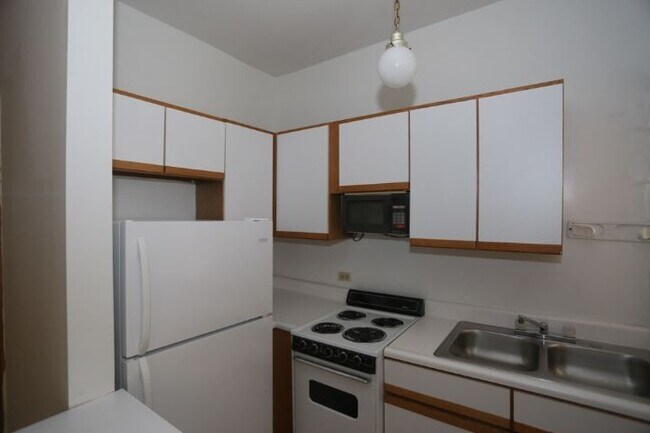 Foto del edificio - 640 W Barry Ave