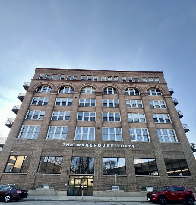 Building Photo - 413 N 2nd St