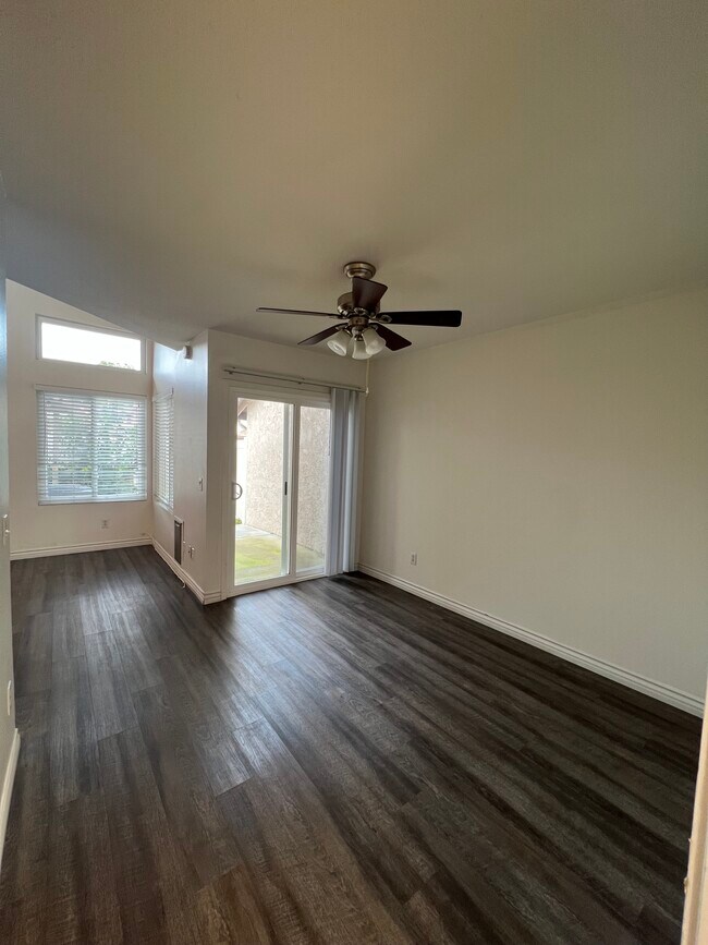 Building Photo - 25215 Shadywood