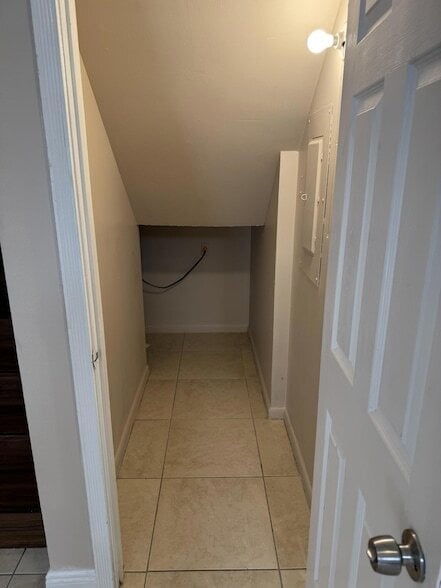 Building Photo - 915 9th Way