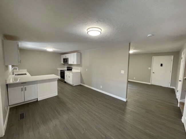Foto del edificio - 4 Bed/1.5 Home Bath in Ogden