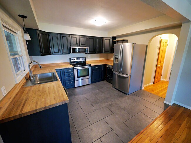 Foto del edificio - 1026 Springfield St