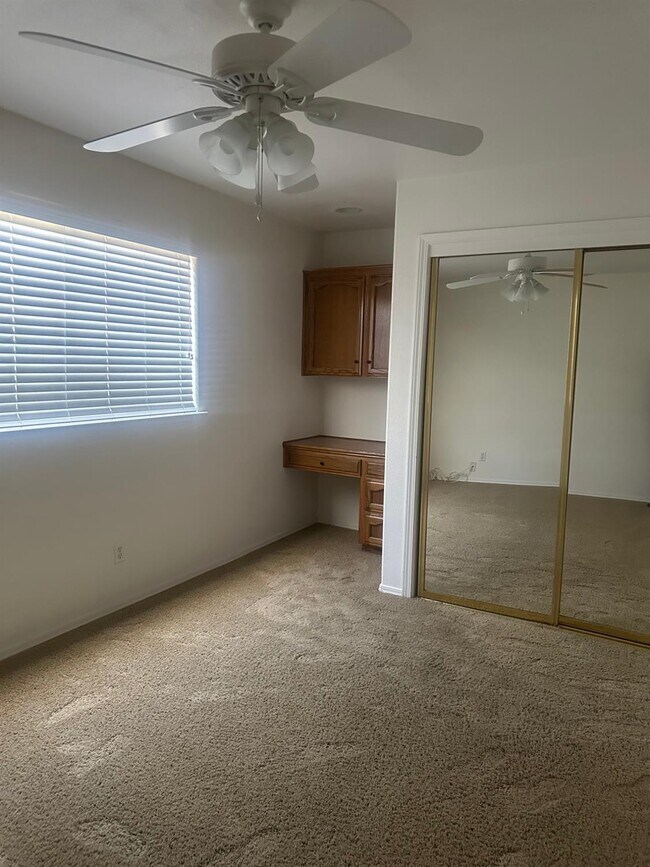 Building Photo - 1542 E Alluvial Ave