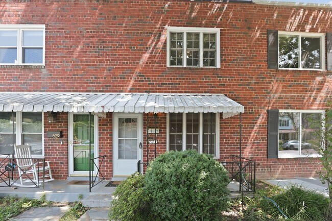 Foto del edificio - 627 N Alfred St