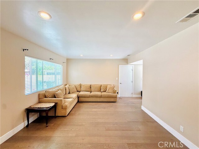 Foto del edificio - 17511 Glenburn Ave