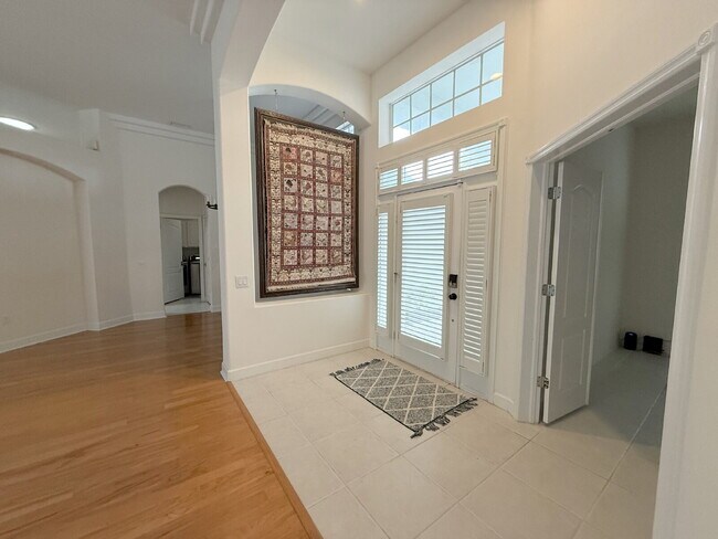 Building Photo - 3-Bed, 3-Bath Gem on Wedgemere Drive, Trin...