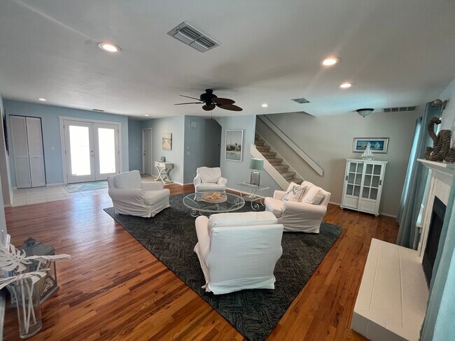 Foto del edificio - 4720 Riverglen Blvd