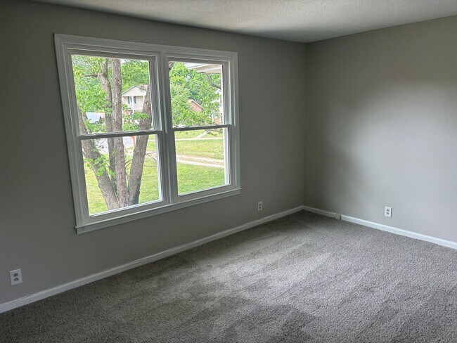 Foto del edificio - 3 bed 1 bath unit in duplex