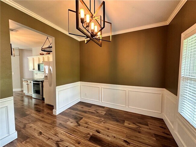 Building Photo - 2758 Suttonwood Way NE