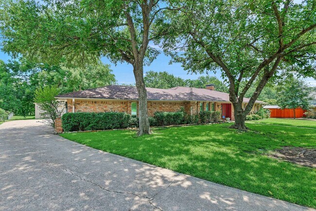 Foto del edificio - WEST SHERMAN 5/3/3 BEAUTY FOR LEASE!