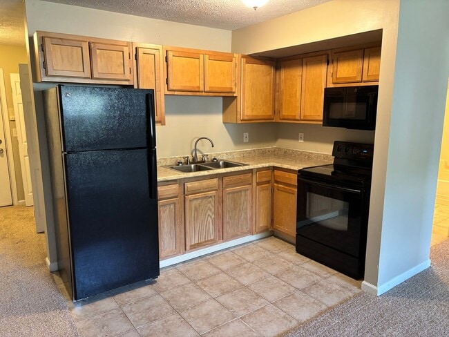 Building Photo - Lakepointe Apartment Homes