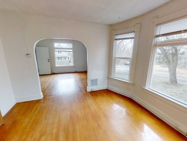 Building Photo - 2409 W 9th St