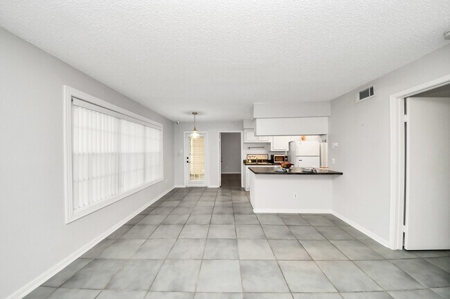 Foto del edificio - 2750 Holly Hall St