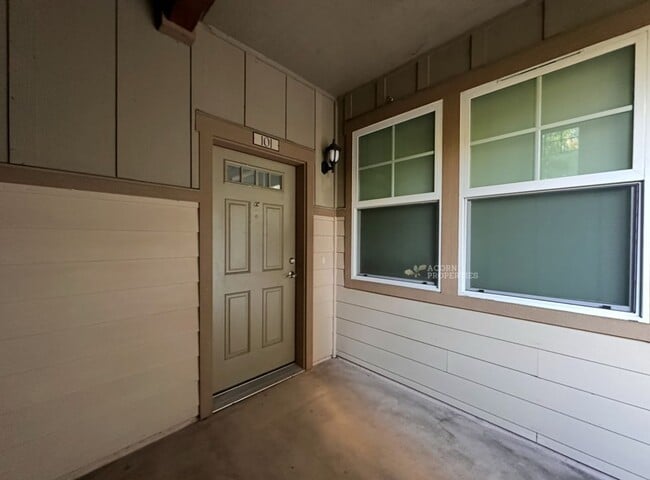 Building Photo - 1850 SW Scenic Heights St