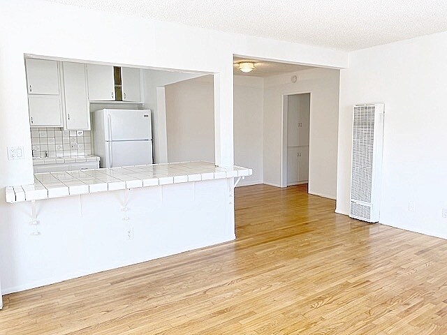 Building Photo - 906 E Imperial Ave