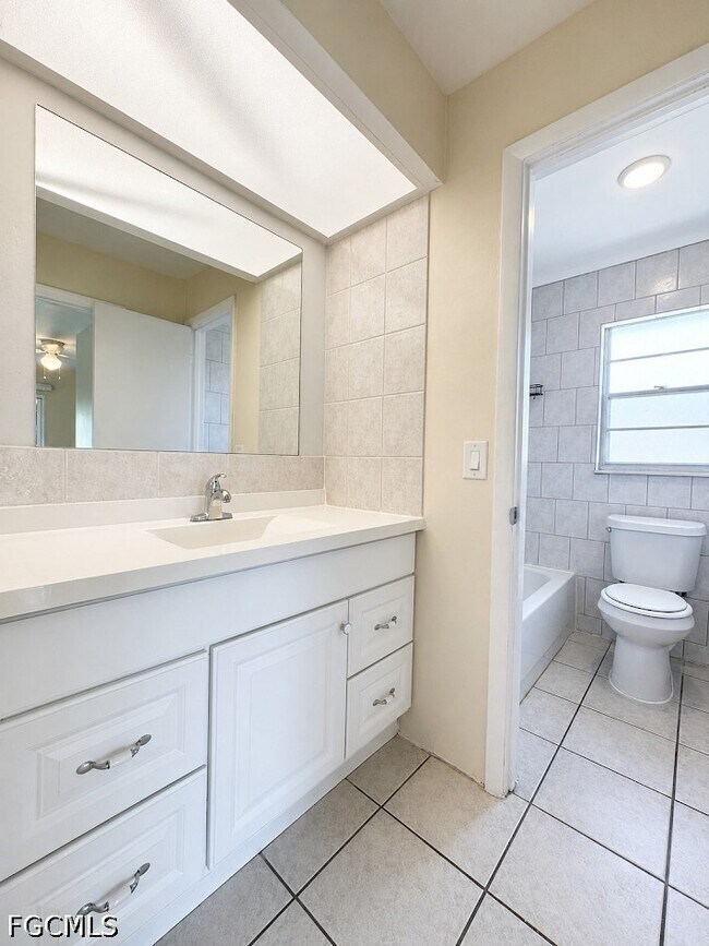 Building Photo - 4133 SW 7th Pl