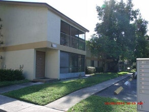Building Photo - 606 Gardens Dr