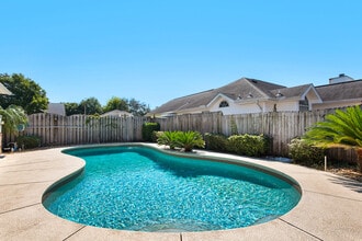 Building Photo - 880 Brande Ct