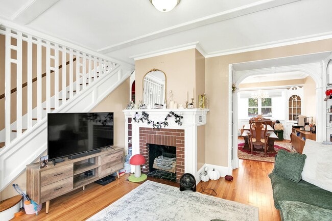 Building Photo - 107 Mount Vernon St