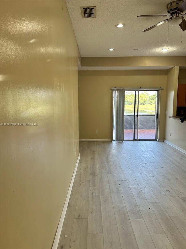 Foto del edificio - 1111 SW 84th Terrace