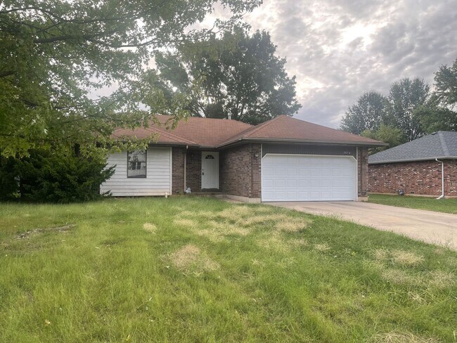 Building Photo - Beautiful 3 bedroom 2 bath in great location.