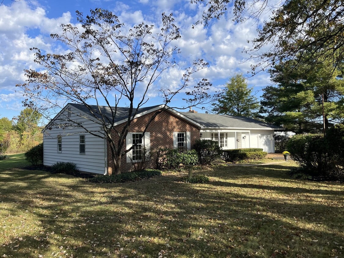 Single ranch home, 3 bedrooms, 2 full baths, 2 car garage, shed, large yard, sunroom. - 2130 Hilltown Pike